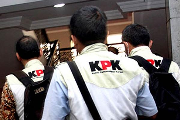 Fitri sudah empat kali mangkir dari panggilan KPK atas kasus dugaan korupsi dana Corporate Social Responsibility (CSR) Bank Indonesia dan Otoritas Jasa Keuangan