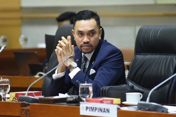 Gubernur DKI Jakarta Pramono Anung meminta Dishub DKI Jakarta menggandeng Polda Metro Jaya untuk menertibkan `pak ogah` di sejumlah ruas jalan.