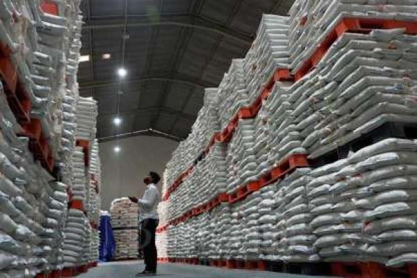 Bapanas menegaskan ketersediaan beras nasional pada awal 2026 berada dalam kondisi aman dengan pergerakan harga yang relatif stabil.