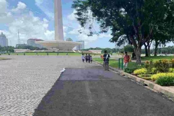 Kualitas udara di Jakarta pada Minggu pagi masuk kategori tidak sehat dan menduduki peringkat ketiga sebagai kota dengan udara terburuk di dunia