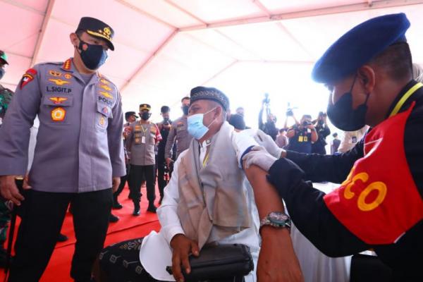 Kemudian, dari perkembangan positivity rate yang ada saat ini wilayah Aceh masih di bawah rata-rata nasional. Namun tentunya ada peningkatan menjadi delapan persen. Sementara rata-rata nasional 18 persen. Jadi dalam kesempatan ini saya minta tentunya untuk rekan-rekan seluruhnya agar lakukan langkah-langkah.