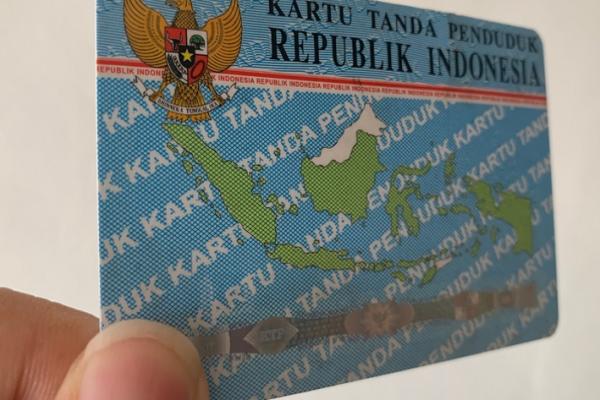 kami meminta seluruh operator mematuhi ketentuan ini dan segera menghentikan seluruh aktivasi yang masih menggunakan validasi NIK dan No.KK tanpa verifikasi bio