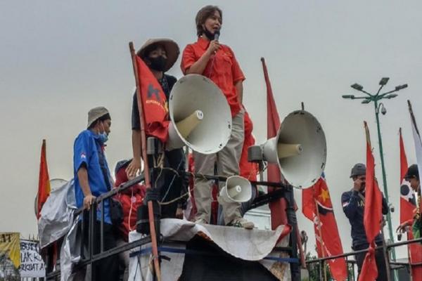 Dunia harus bangkit dari kelumpuhan globalnya untuk mengamankan masa depan manusia dan planet ini dengan merancang ulang arah pembangunannya
&nbsp;