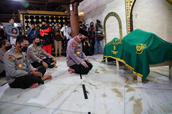 Kita telah kehilangan tokoh dan bapak bangsa yang selama ini selalu memberikan pesan-pesan kepada kita semua. Tentunya kita semua kehilangan.