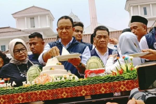 Perpisahan Anies-Ariza potong tumpeng "Terima Kasih Jakarta"