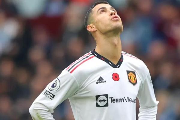 Mantan manajer Manchester United (MU) yang kini menukangi Bayer Leverkusen, Erik ten Hag, meluruskan anggapan yang menyebut dirinya berselisih paham dengan Cristiano Ronaldo, sehingga menyebabkan bintang Portugal itu hengkang ke Al-Nassr.