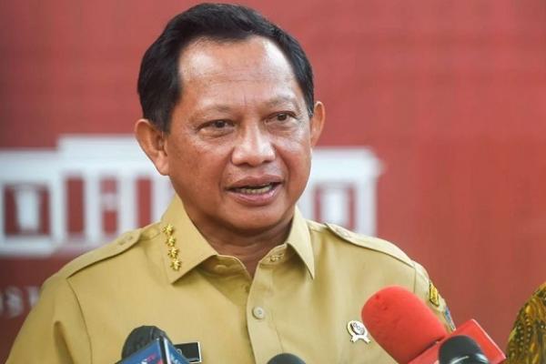 Ya saya nggak usah sampaikan, yang jelas saya sudah laporkan. Iya, kan beliau sudah sampaikan juga berkali-kali jangan sampai terjadi korupsi