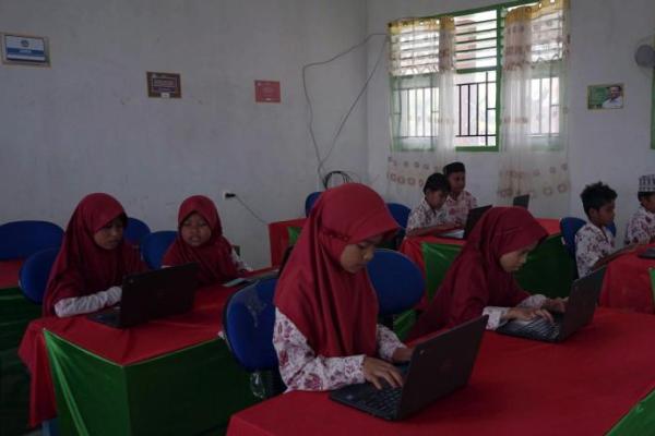 madrasah di sejumlah kabupaten/kota terdampak bencana hidrometeorologi di Aceh mulai kembali bersiap melaksanakan pembelajaran tatap muka (PBM) besok
