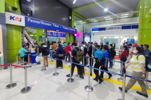 PT KAI Daop 1 Jakarta mencatat 52.961 kedatangan penumpang di berbagai stasiun wilayah Daop 1 Jakarta menurut data per Sabtu, 28 Maret 2026, pukul 10.09 WIB.
