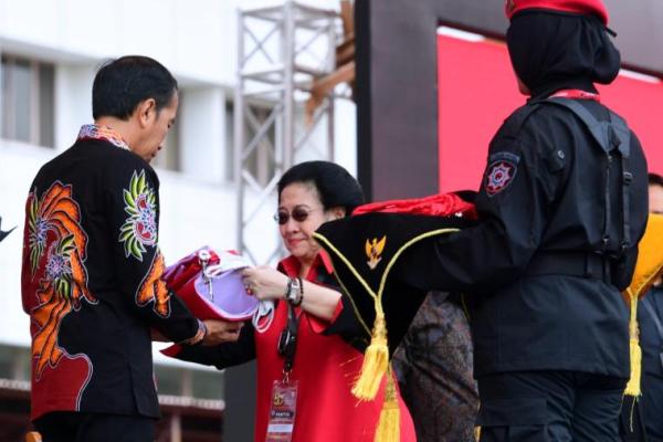 Presiden Jokowi dibenturkan dengan Megawati