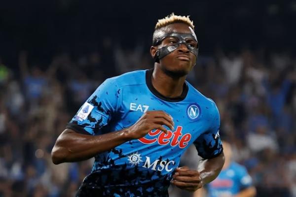 Striker Napoli Nyaris Buta usai Cedera Kepala