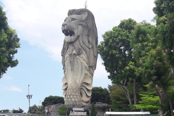 Kalau ada satu tempat yang nyaris selalu masuk itinerary pertama kali ke Singapura, jawabannya Merlion Park. Ikon singa berbadan ikan ini bukan hanya sekadar spot foto.