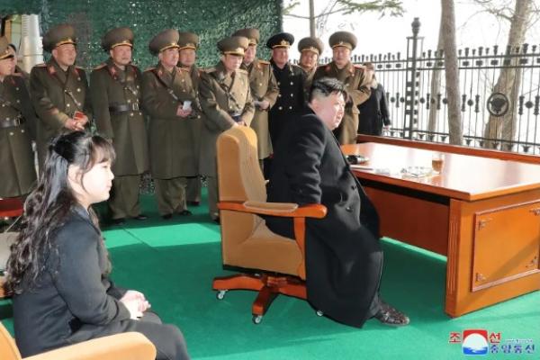 Pertemuan Komisi Militer Pusat dari Partai Buruh yang berkuasa pada Senin terjadi di tengah meningkatnya ketegangan karena laju latihan militer bersama oleh Amerika Serikat dan Korea Selatan semakin intensif.
