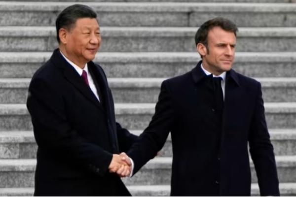 China memandang Taiwan yang demokratis dan berpemerintahan sendiri sebagai bagian dari wilayahnya dan telah berjanji untuk merebutnya suatu hari nanti, dengan paksa jika perlu.