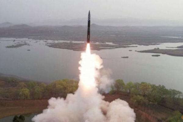 Latihan ini merupakan bagian dari upaya mendorong kerja sama keamanan yang lebih besar untuk melawan ancaman rudal Korea Utara.