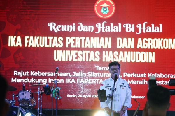 Fasilitas permodalan tersebut bisa diakses siapa saja yang memiliki lahan dan petani yang memadai sebagai penerima KUR.