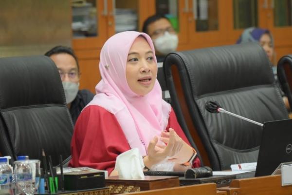 Ribuan karyawan mengalami pemutusan hubungan kerja (PHK) sebagai dampak dari PT Sri Rejeki Isman (Sritex) yang berhenti beroperasi.