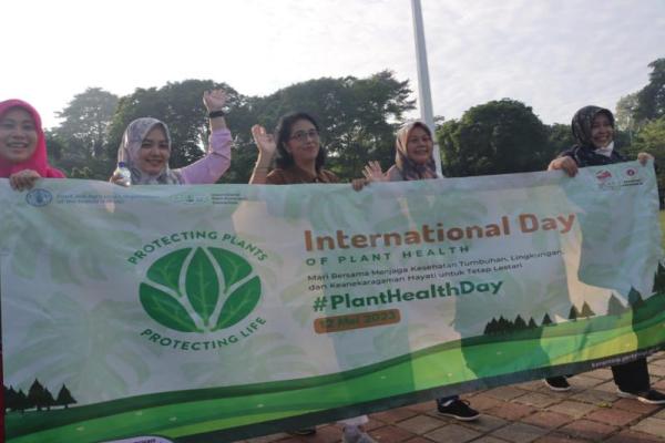 Mencegah masuk dan tersebarnya hama tanaman melintasi perbatasan telah diatur dunia melalui standar internasional