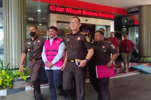 Putusan PK tersebut dijatuhkan oleh majelis hakim yang dipimpin Hakim Agung Surya Jaya bersama pada Jumat, 9 Mei 2025.