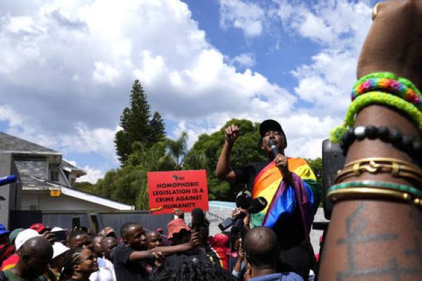 Bank Dunia telah mengumumkan akan menghentikan pinjaman baru ke Uganda atas&nbsp;undang-undang anti-lesbian, gay, biseksual, dan transgender (LGBT) yang kontroversial di negara itu.