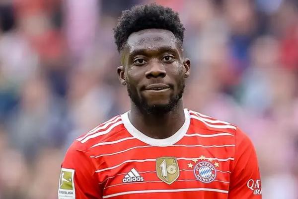 Bayern Beri Davies Tujuh Hari untuk Beri Kepastian