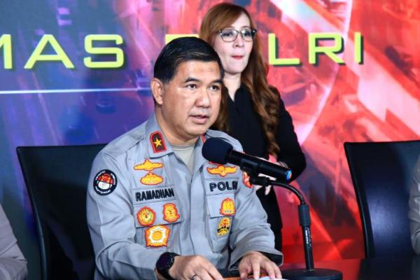 Polri melakukan pengusutan kasus tewasnya Bripda Ignatius Dwi Frisco Sirage yang tertembak senjata milik rekannya di Cikeas