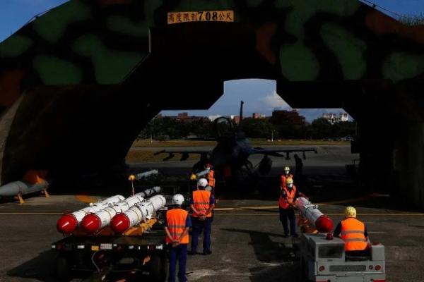 &nbsp;Kementerian Pertahanan China menuduh Amerika Serikat (AS) mengubah Taiwan menjadi tong mesiu.