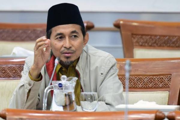 Dalam dakwaan mantan Menteri Agama, Yaqut Cholil bahwa Bukhori disebut turut menerima uang sebesar US$56.000 atau sekitar Rp999 juta.