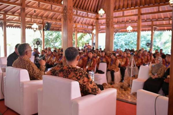 Sarasehan penghayat kepercayaan&nbsp;sebagai&nbsp;rangkaian dari kegiatan Festival Budaya Spiritual, berlangsung di Loji Gandrung, Surakarta, Jawa Tengah pada Selasa (18/7) lalu.