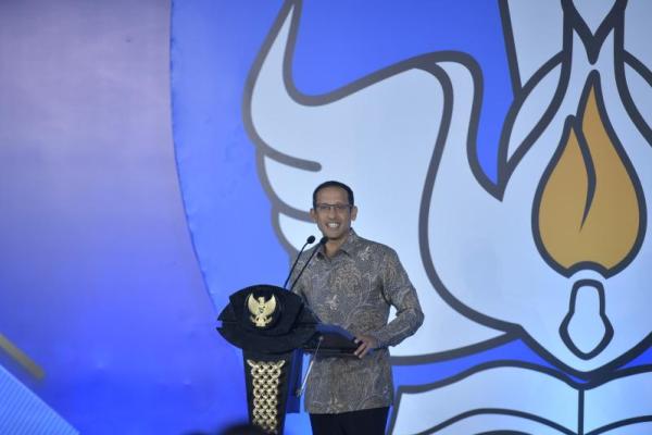 Nadiem Anwar Makarim mendesak perguruan tinggi negeri (PTN) merangkul kembali calon mahasiswa yang batal kuliah karena kenaikan Uang Kuliah Tunggal (UKT).
