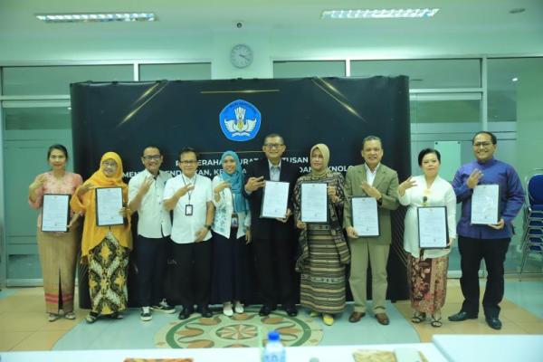 Kepala LLDikti Wilayah III, Prof. Toni Toharudin mengatakan, guru besar memiliki peran penting sebagai penyelenggara perubahan di dunia pendidikan tinggi