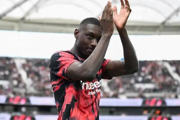 Masa depan Randal Kolo Muani belum menemui titik terang. Pasca semusim dengan status pinjaman, Juventus ingin mempermanenkan jasa penyerang asal Prancis tersebut.