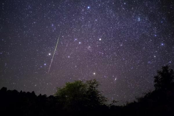 Pada puncaknya, hujan meteor ini mampu menghasilkan sekitar 25 meteor per jam jika diamati dari lokasi dengan langit yang benar-benar gelap