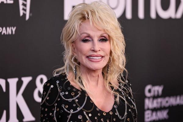 Ini Alasan Dolly Parton Menolak Tampil di Acara Gaya Hidup Meghan Markle
