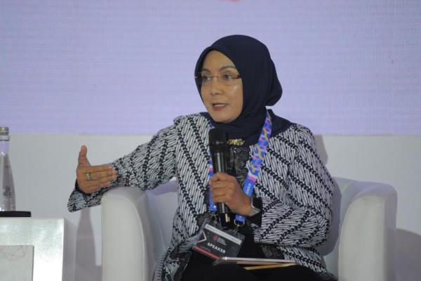 Direktorat Jenderal Pendidikan Vokasi Kementerian Pendidikan, Kebudayaan, Riset, dan Teknologi (Kemdikbudristek), menerapkan kurikulum&nbsp;dual system&nbsp;(sistem ganda) di satuan pendidikan vokasi