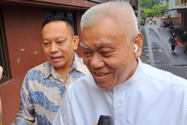 Pengusaha Alex Tirta memenuhi panggilan penyidik untuk menjalani pemeriksaan sebagai saksi di kasus SYL