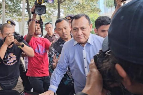 Penyidik mempunyai kewenangan yang diatur dalam undang-undang terkait kapan melakukan pemanggilan terhadap seseorang, kapan melakukan pemeriksaan, dan kapan melakukan upaya paksa