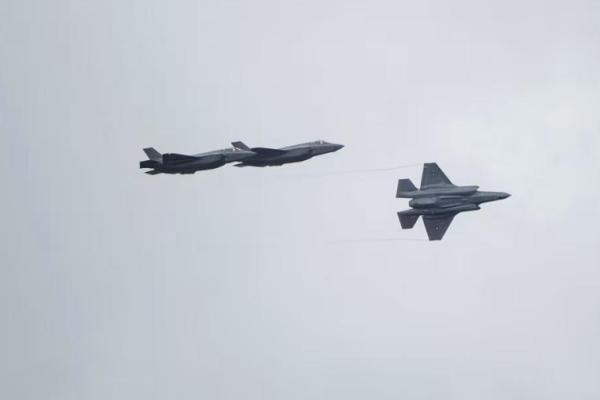 Presiden AS Donald Trump menyatakan niatnya untuk menghapus sanksi terhadap Turki, sekaligus meninjau kembali rencana penjualan jet tempur F-35 ke Ankara.