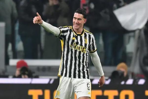 Juventus dikabarkan bakal berpisah dengan Dusan Vlahovic karena negosiasi kontrak antara klub dan pemain tersebut menemui jalan buntu