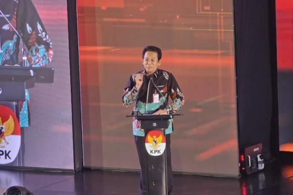 KPK meminta&nbsp;publik tak berasumsi negatif terhadap pembentukan Kortastipidkor Polri.