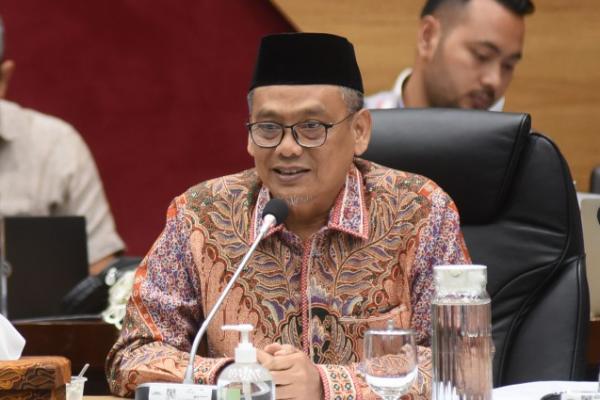 Program-program strategis pemerintah harus diimplementasikan secara bertahap sesuai regulasi serta tata kelola yang kuat, berbasis hukum dan konstitusi