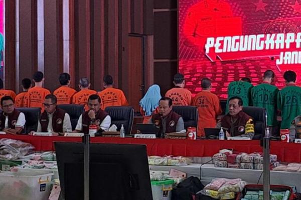 17.707 orang ditetapkan sebagai tersangka terkait kasus narkotika yang diungkap Satgas P3GN di Mabes Polri dan Polda jajaran.