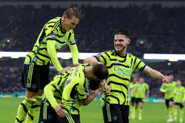 Arsenal Pesta Lima Gol di Kandang Burnley