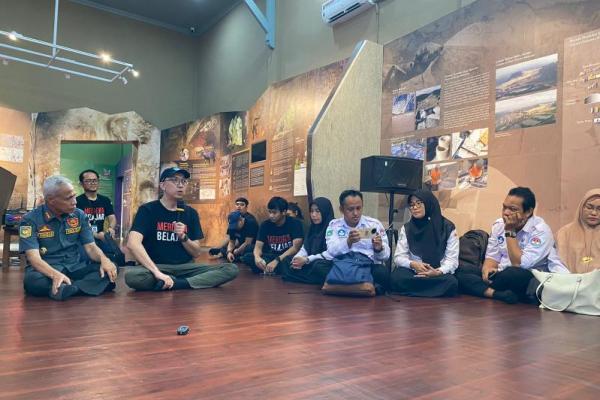Para&nbsp;Guru Penggerak menceritakan pengalaman mereka mengarungi lautan selama berhari-hari, demi mengajar di berbagai pulau&nbsp;