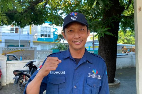Lelaki itu bernama Ridwan. Guru Penggerak yang kini menjabat Kepala Sekolah SD Negeri 16 Laikang, Pangkajene dan Kepulauan