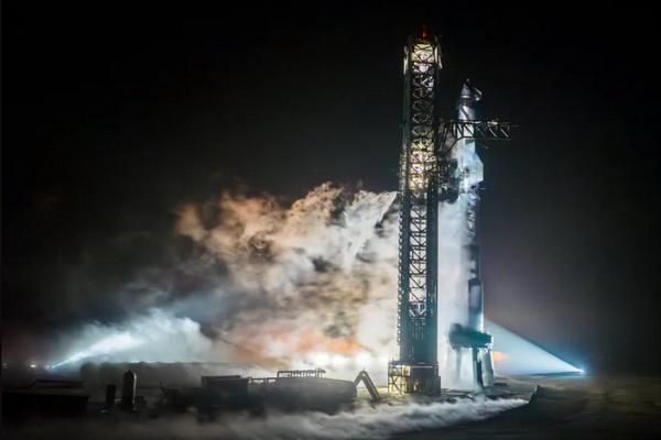 &nbsp;
Elon Musk Sukses Uji Terbang Roket Starship Raksasanya untuk Ketiga Kalinya