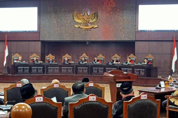 Hal ini disampaikan Ridwan saat membacakan putusan atas permohonan yang diajukan pasangan AMIN.