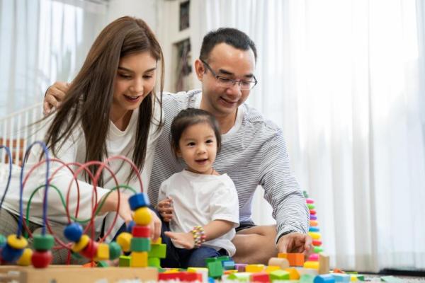 Studi ini menemukan bahwa&nbsp;orang tua dengan pendidikan yang lebih tinggi memiliki kesadaran yang lebih baik untuk menstimulasi anak dengan membacakan buku.