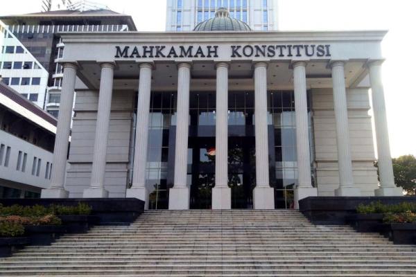 Menjadi konyol jika ada ahli yang mengatakan ini hanya perbedaan format. Bagaimana mungkin pendapat seperti itu bisa diterima?