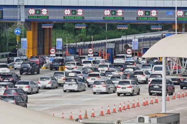 Untuk sisa pemudik lainnya diprediksi akan kembali ke Jakarta dan sekitarnya secara bertahap pada 5 hingga 8 April.